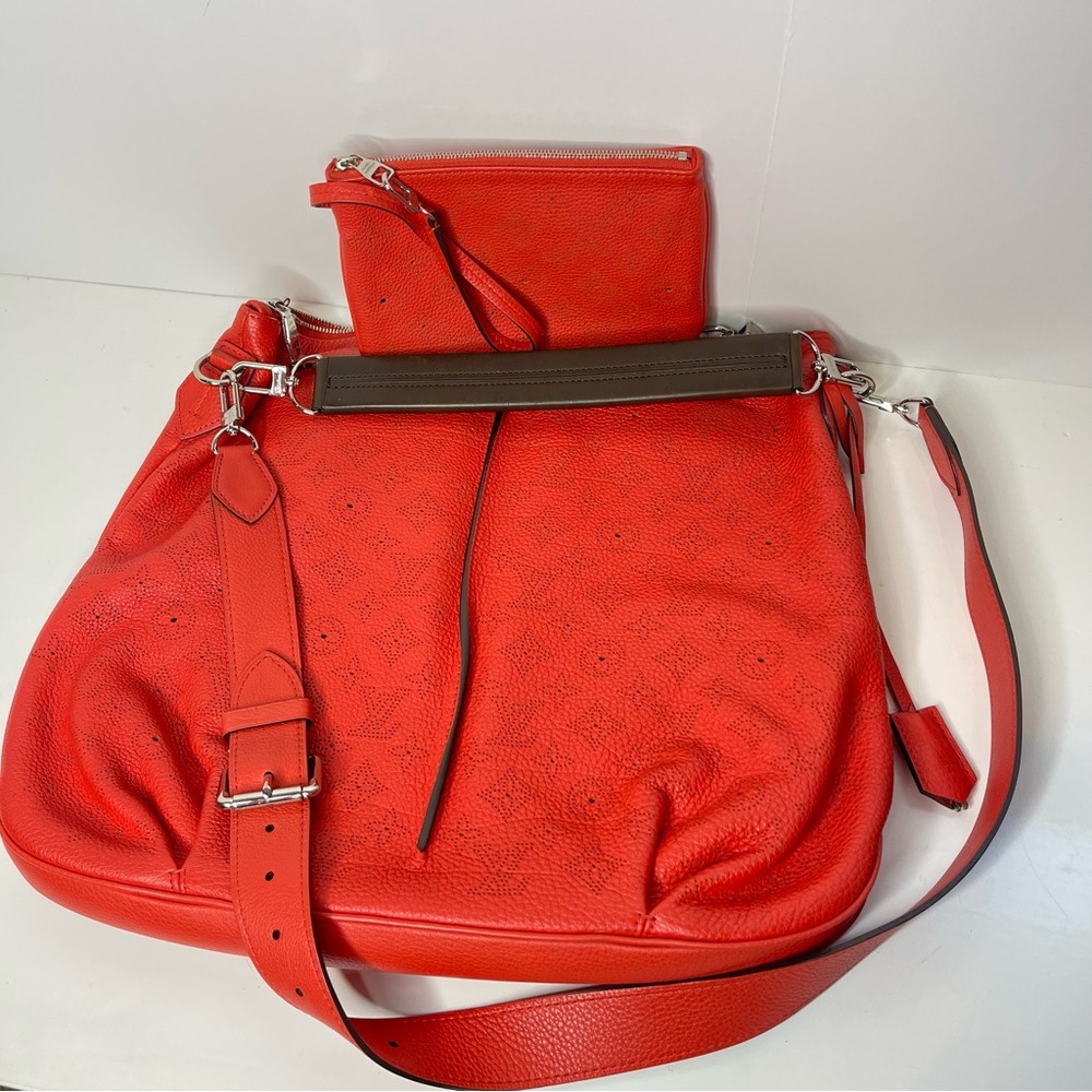 LOUIS VUITTON Mehene MM Mahina Shoulder Bag with Pochette - Picture 4 of 16